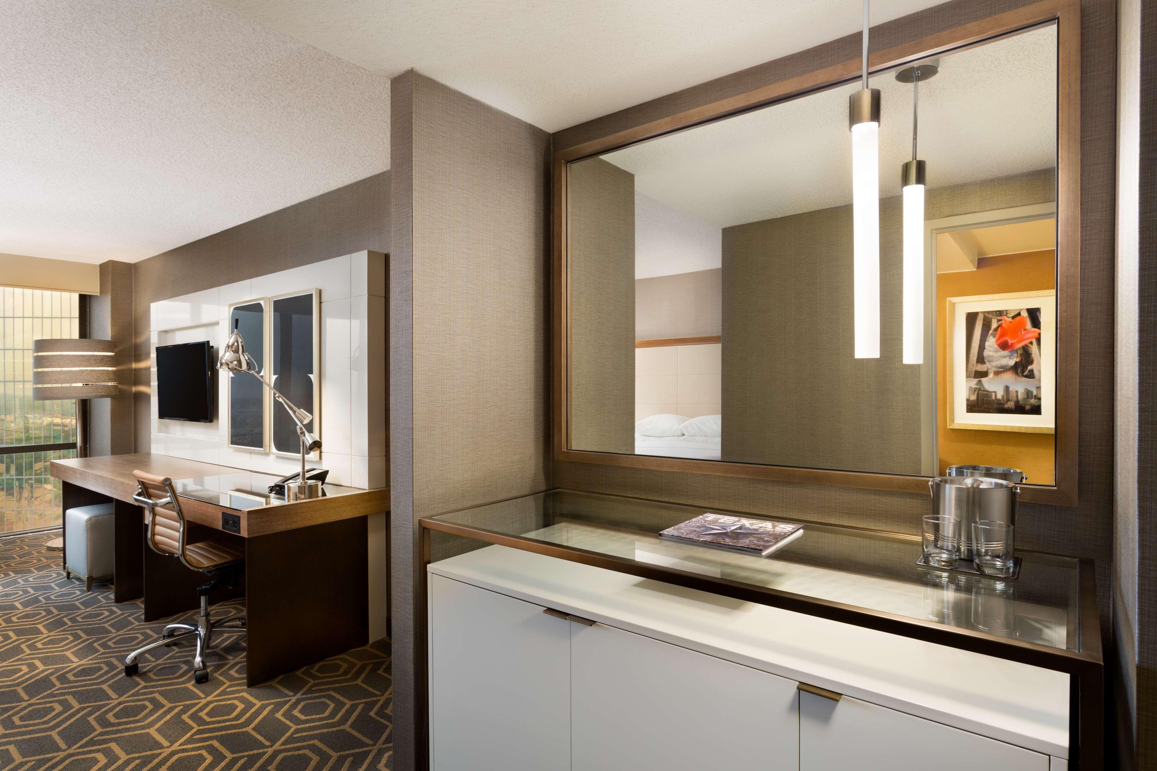 Doubletree By Hilton Hotel Dallas Campbell Centre מראה חיצוני תמונה