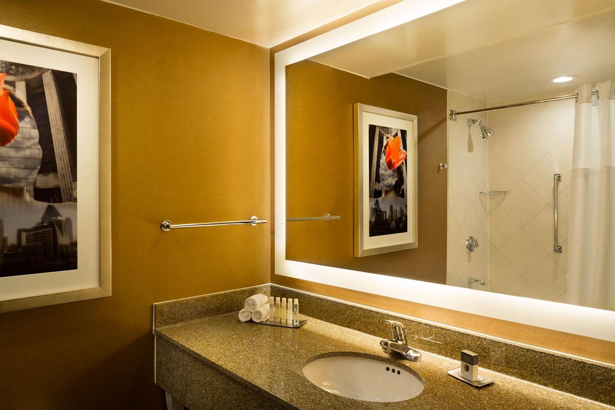 Doubletree By Hilton Hotel Dallas Campbell Centre מראה חיצוני תמונה