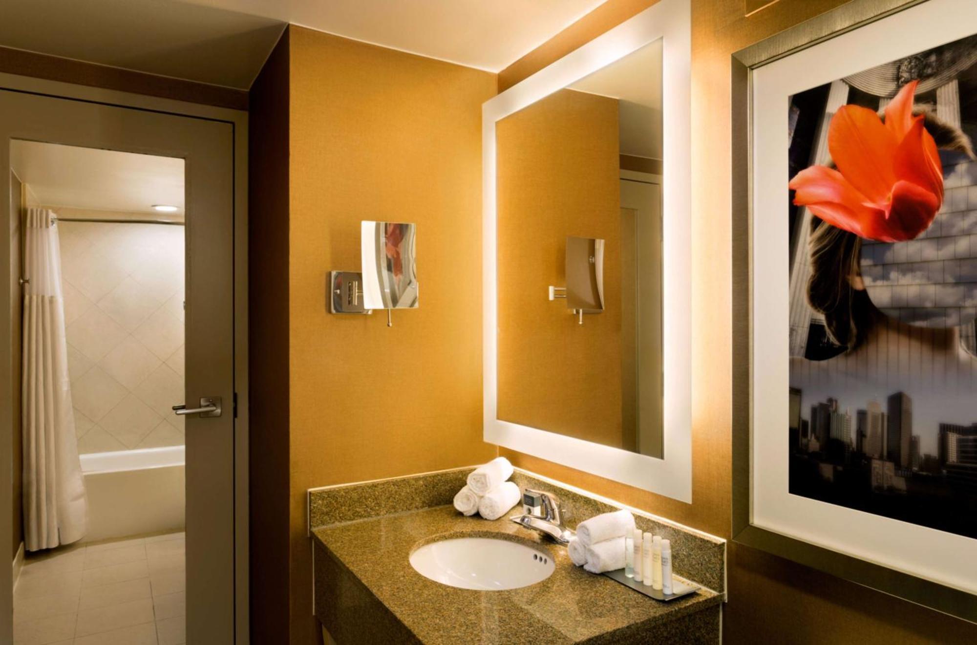 Doubletree By Hilton Hotel Dallas Campbell Centre מראה חיצוני תמונה