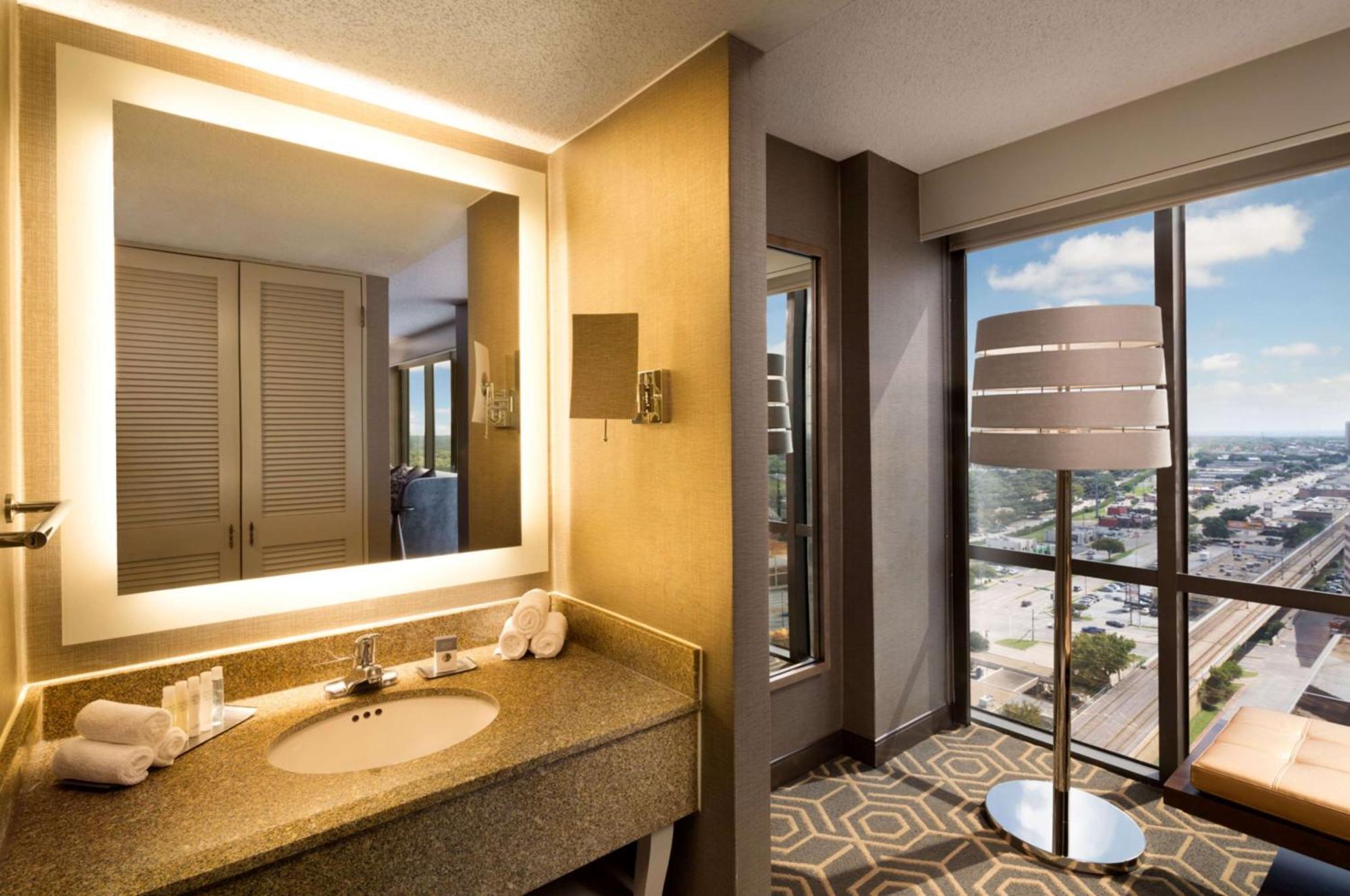 Doubletree By Hilton Hotel Dallas Campbell Centre מראה חיצוני תמונה